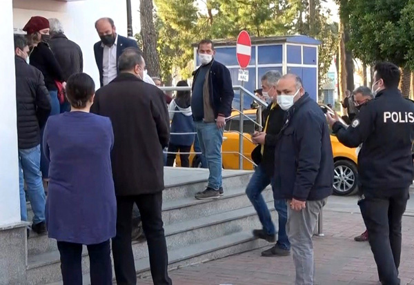 Yılbaşı heyecanı korona tedbirlerini unutturdu