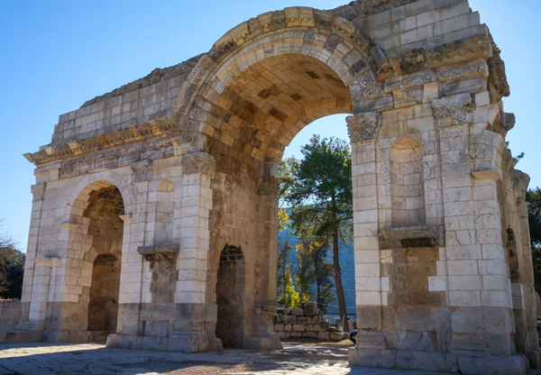 Anavarza Antik Kenti 7 bin yıllık tarihe ışık tutuyor