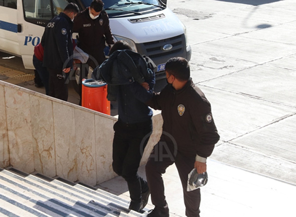 Osmaniye’de kablo çaldığı iddiasıyla 2 zanlı tutuklandı