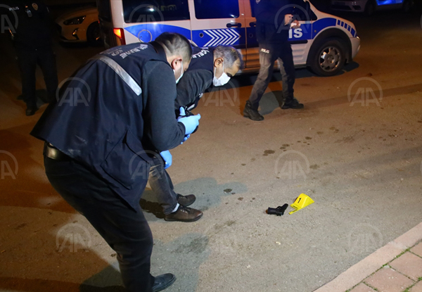 Polisten kaçarken aracından silahını atan şüpheli yakalandı