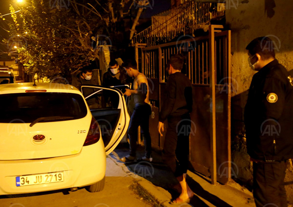 Çakmak gazı patlayan otomobildeki 2 kişi yakalandı