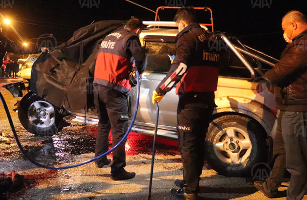 Osmaniye'de duvara çarpan pikap takla attı: 1 ölü, 1 yaralı