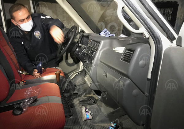 Polisten kaçmaya çalışan 4 şüpheliden 1'i yakalandı