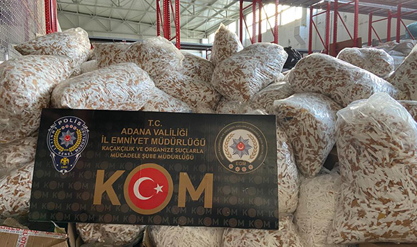Kaçak tütün ve makaron ele geçirildi