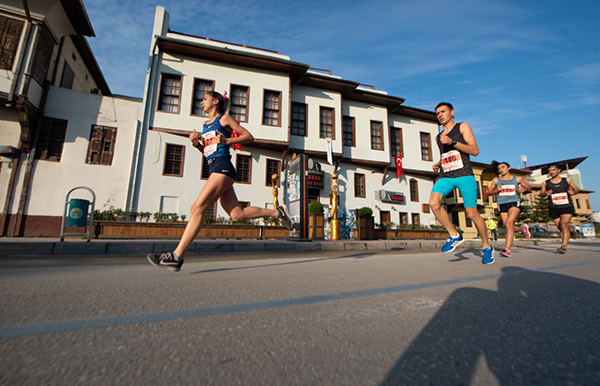11. Kurtuluş Yarı Maratonu koşuldu