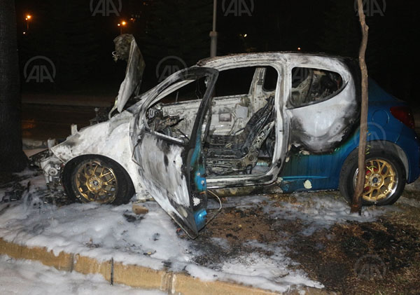 Kaza sonrası yanan otomobildeki sürücü yaralandı