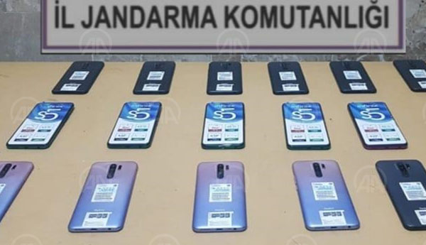 Adana'da 16 kaçak cep telefonu ele geçirildi 
