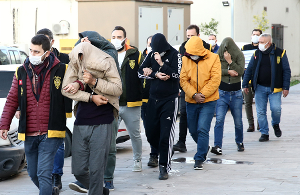 Adana'da fuhuş operasyonunda 14 zanlıdan 6'sı tutuklandı