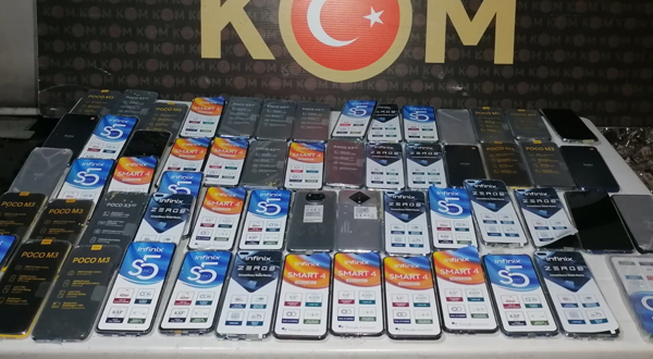 ADANA da kaçak cep telefonu ele geçirildi