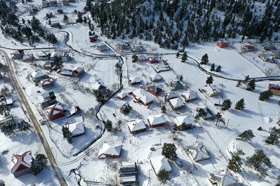 Adana yaylaları beyaza büründü