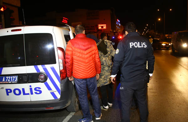 Polisten kaçmaya çalışan 3 şüpheli yakalandı