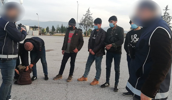 KAÇAK GÖÇMENLERE OPERASYON