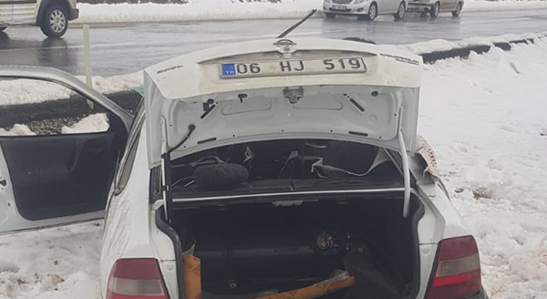 Otomobil devrildi: 1 ölü, 2 yaralı