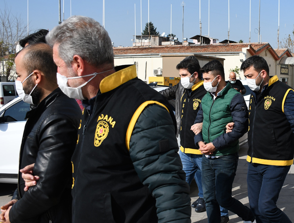 Adana'da firari 2 hükümlü yakalandı