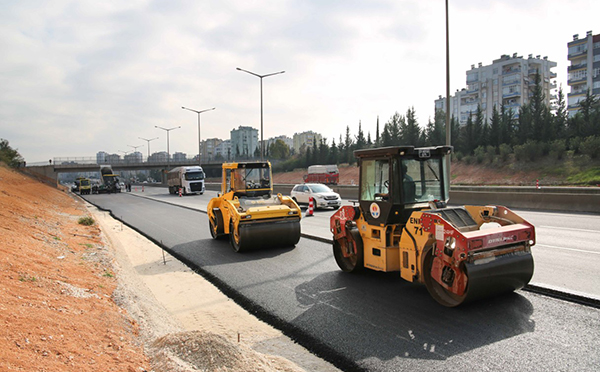 Türkmenbaşı Bulvarı otoban bağlantılarında yoğun çalışma