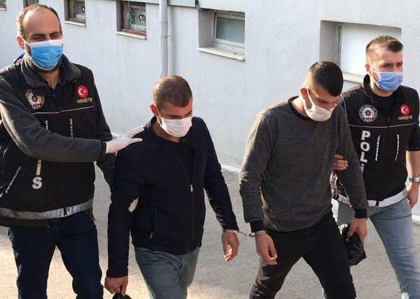 Uyuşturucu operasyonda 5 şüpeliden 3'ü tutuklaldı