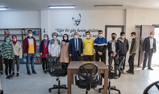 Akay: Gençlerimiz geleceğimizdir