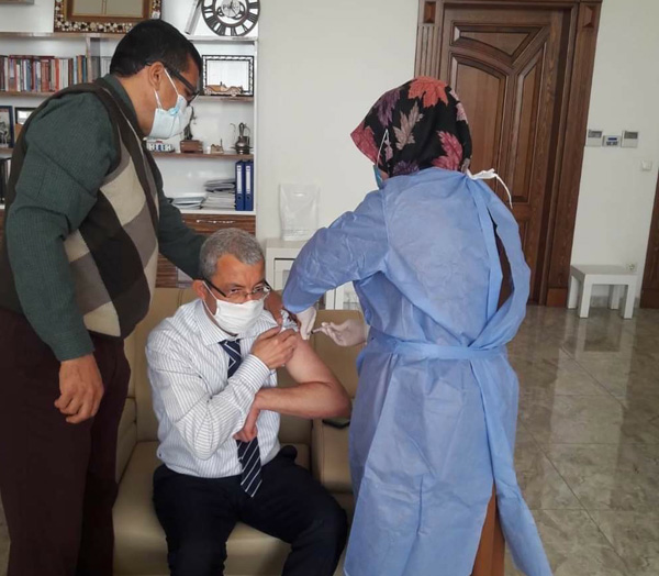Payas Kaymakamı Polat Kara, Kovid-19 aşısı oldu
