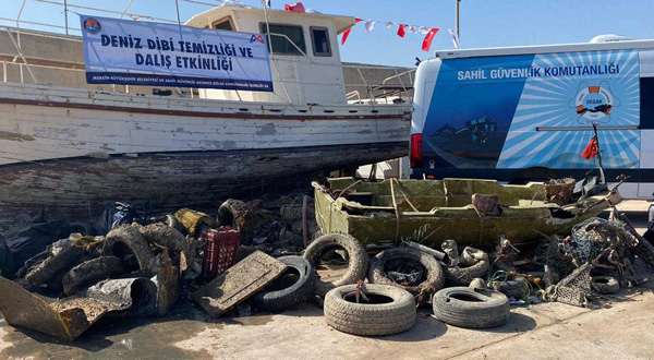 Deniz de temizliği sırasında balıkçı teknesi ve bisiklet bulundu