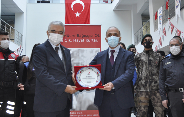 Polisler Türk Kızılaya kan ve kök hücre bağışladı