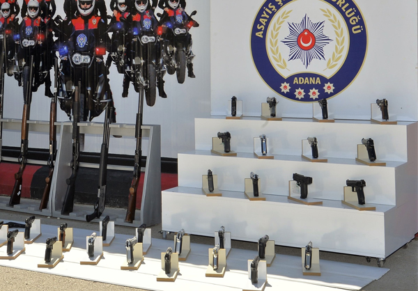 Polis denetimlerinde ruhsatsız 62 silah ele geçirildi