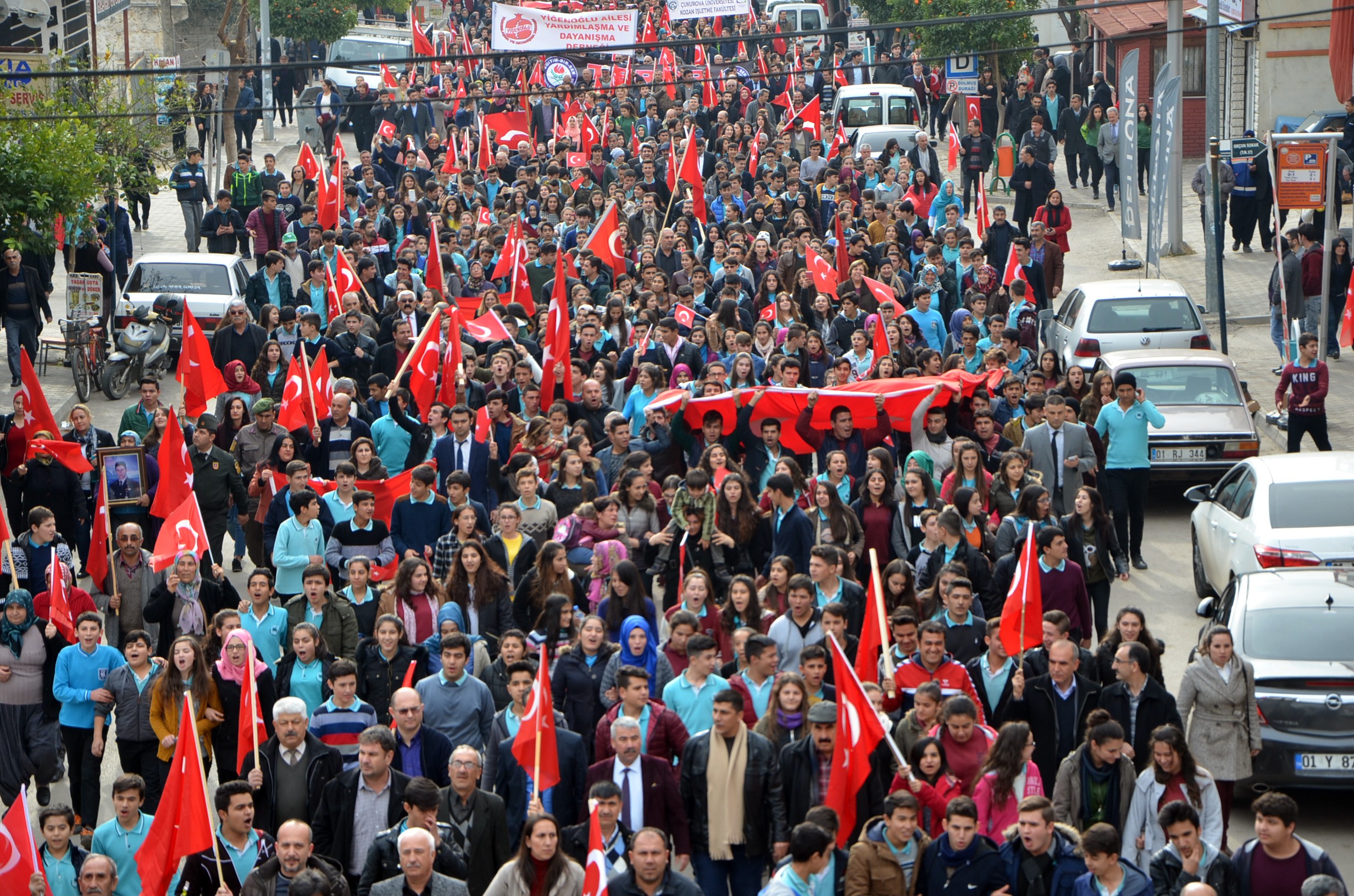 Adana’da “Teröre Karşı Milli Birlik ve Beraberlik” yürüyüşü