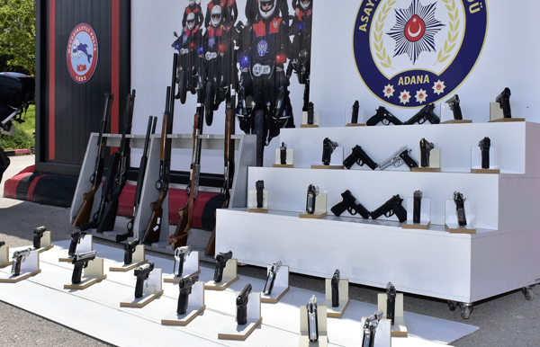 Polis denetimlerinde ruhsatsız 58 silah ele geçirildi