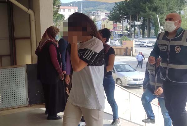 Hırsızlar faka bastı