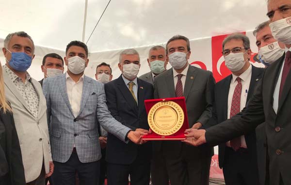 MUHTARLARDAN KIZILAY’A KAN BAĞIŞI