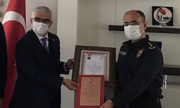Polis okulu öğrencilerinden Kızılay’a kan bağışı