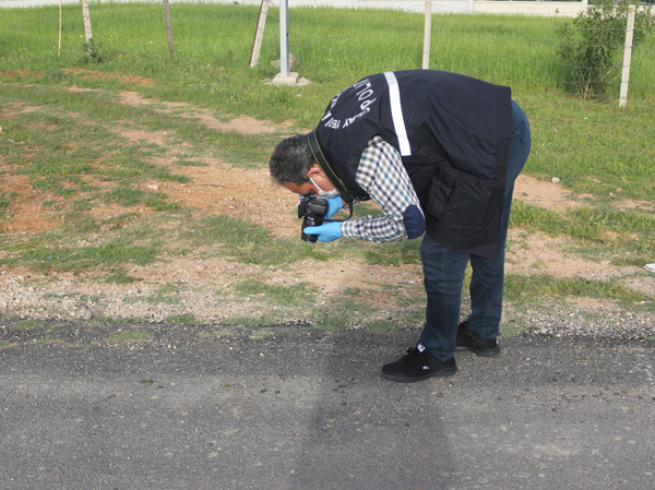 OTOMOBİLDEN ATEŞ AÇILDI