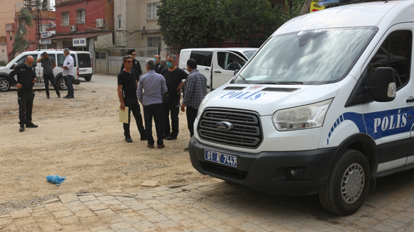 Adana'da silahlı saldırıya uğrayan kişi yaralandı