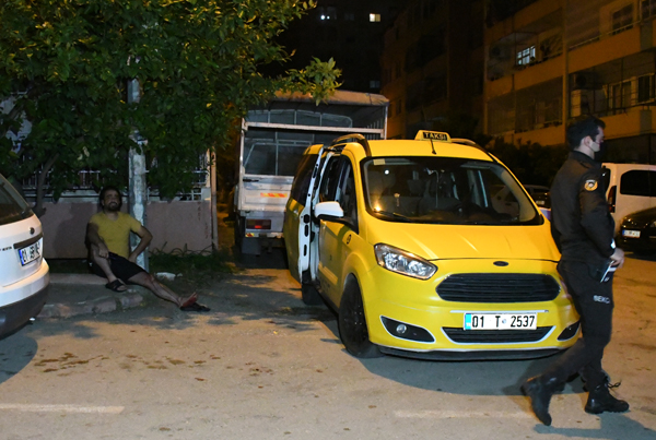 Konuşmak için çağırdığı taksiciyi vurdu