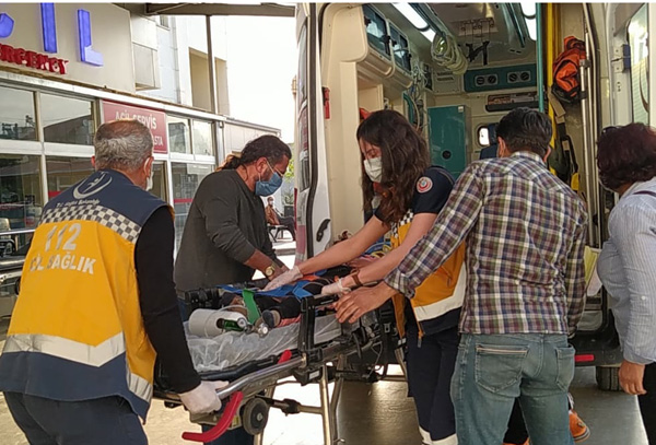 Pikap ile otomobilin çarpıştığı kazada 3 kişi öldü