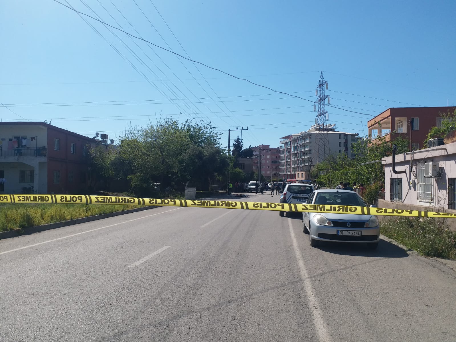 Komşunu öldürüp 2 kişiyi yaralayan zanlı intihar etti