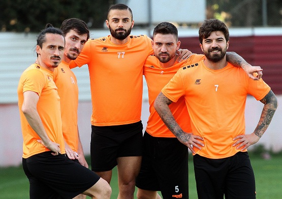 Kendi göbeğimizi kendimiz keseceğiz