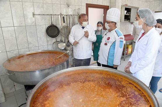 Tam kapanmada Seyhan Belediyesi görevde