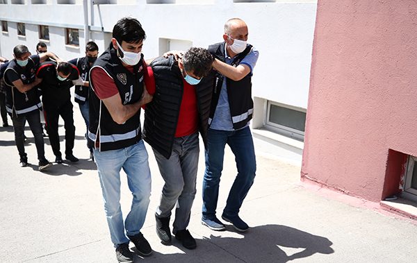 Silah kaçakçılarından 4'ü tutuklandı