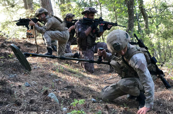 PKK'lı teröristlere ait mühimmat ele geçirildi