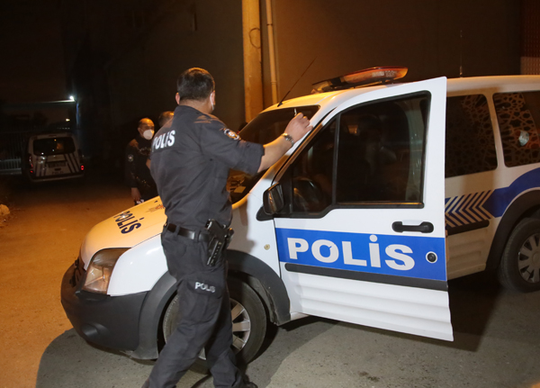 Polisten motosikletle kaçmaya çalışan iki kişi yakalandı