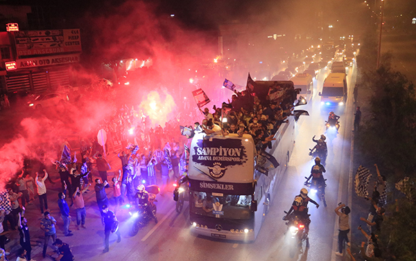 Adana sabaha kadar uyumadı