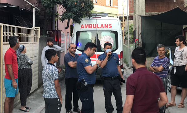 ANNESİNİ BIÇAKLADI