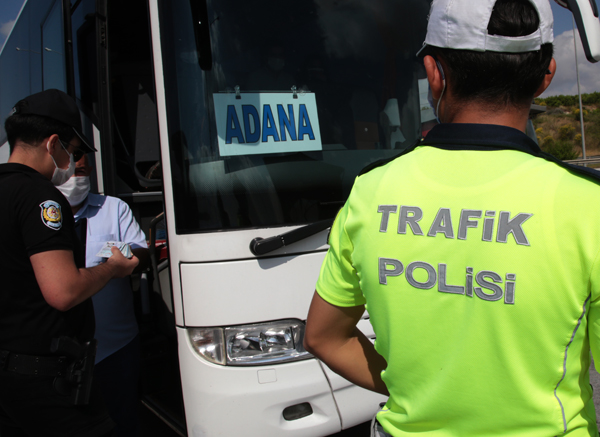 Adana'da helikopter destekli trafik denetimi yapıldı