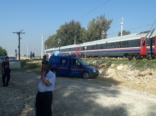 Mersin'de trenin çarptığı kadın yaşamını yitirdi