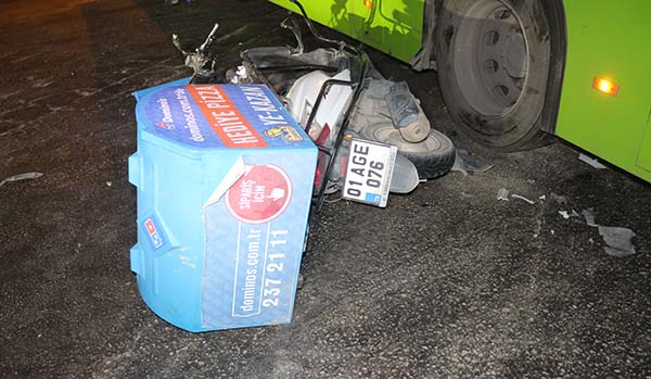Halk otobüsü ile motosiklet çarpıştı: 1 yaralı