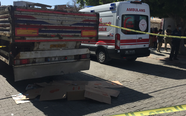 Adana'da tırın çarptığı çocuk yaşamını yitirdi