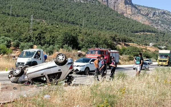 Otomobil çarpıştı: 1 ölü, 5 yaralı