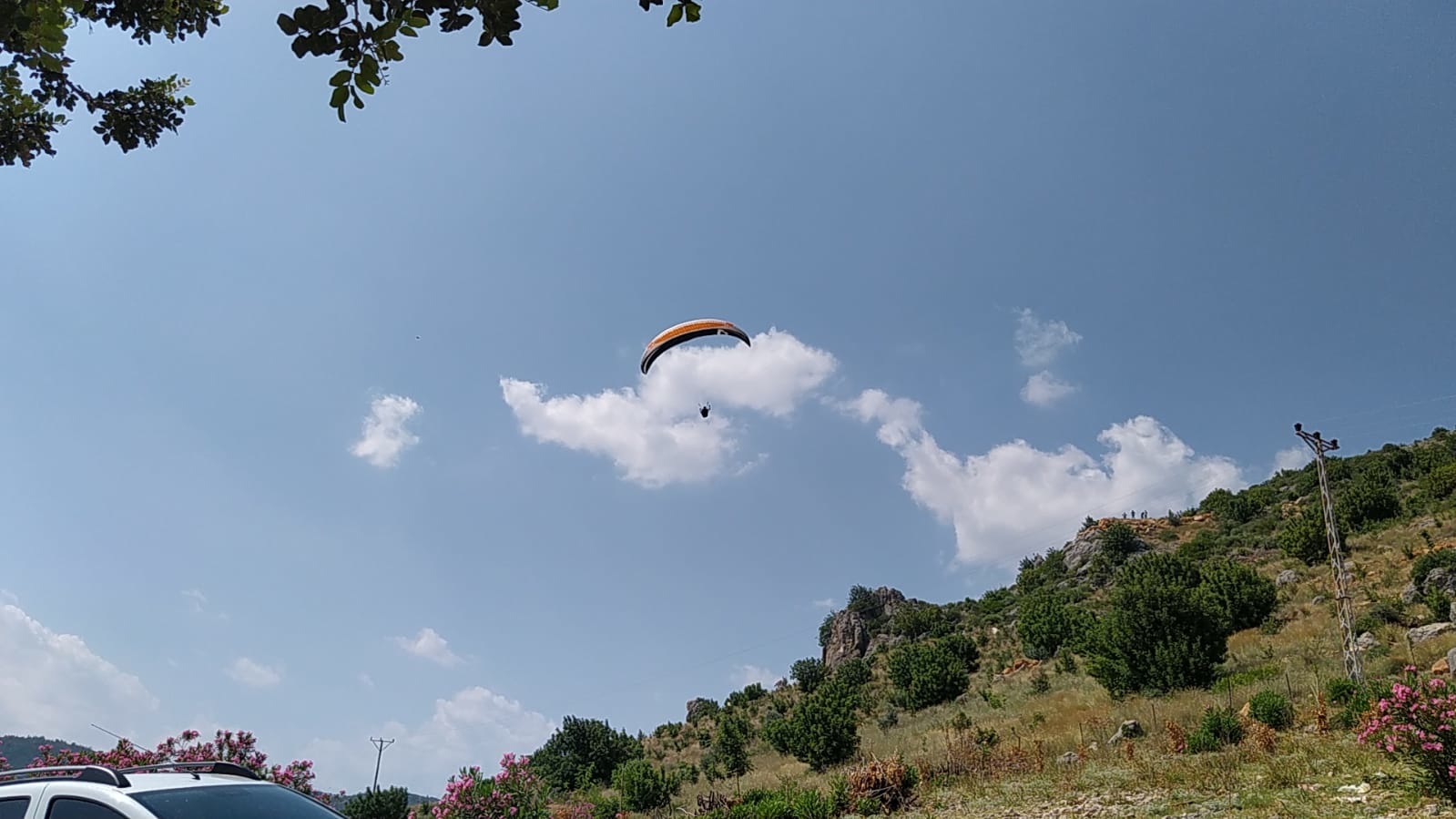 Adana'da yamaç paraşütü keyfi
