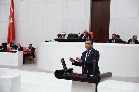 Vatandaş ve esnaf bankalara çalışıyor