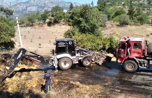 Saman yüklü kamyon alev aldı
